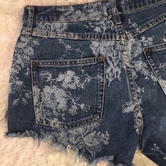 Free People Floral Jean Shorts Distressed Sz 25 - Picture 5 of 8